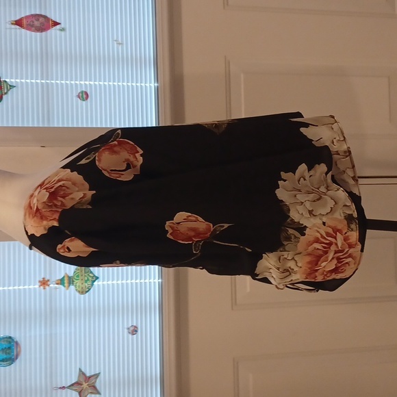 4/$40 Black Floral Open Tie-Up Back Blouse - Size Medium - Picture 3 of 8